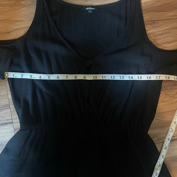 Ambiance Black V-Neck Short Sleeve Open Shoulder Shorts Romper Size Large - Picture 4 of 5